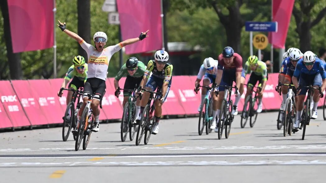 开云体育-2025环上海·新城自行车赛圆满落幕